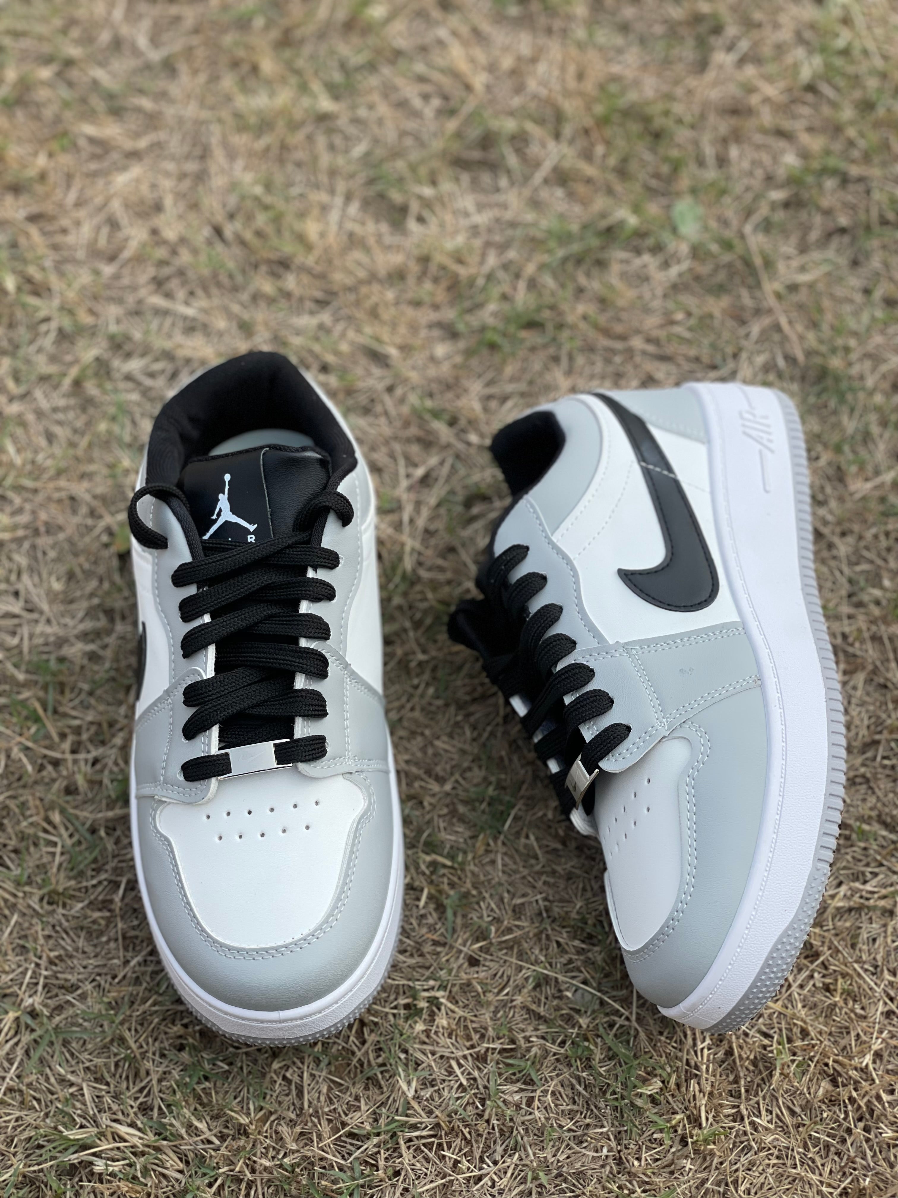 Sneaker white and grey