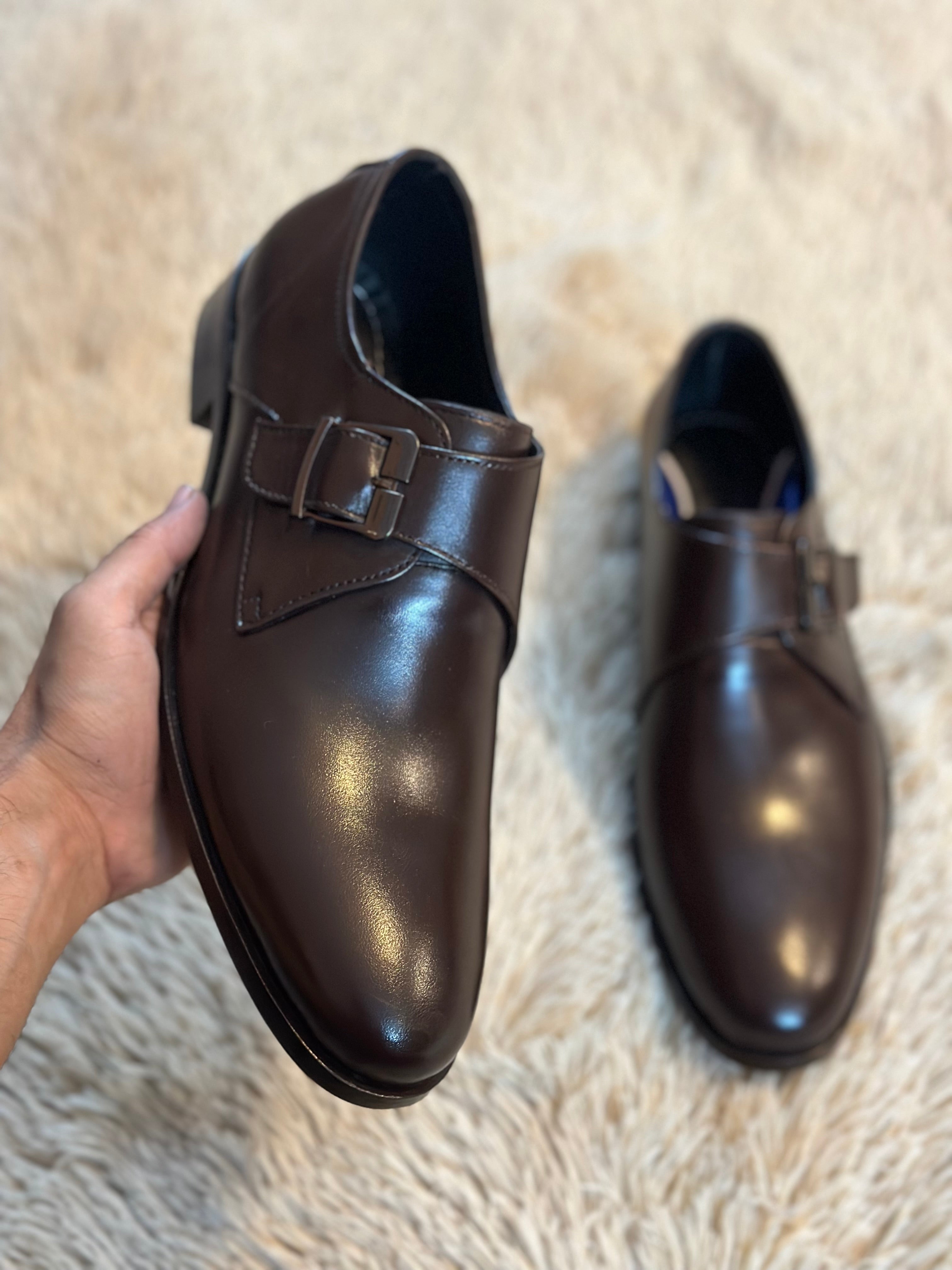 Totally leather side bakle dark brown