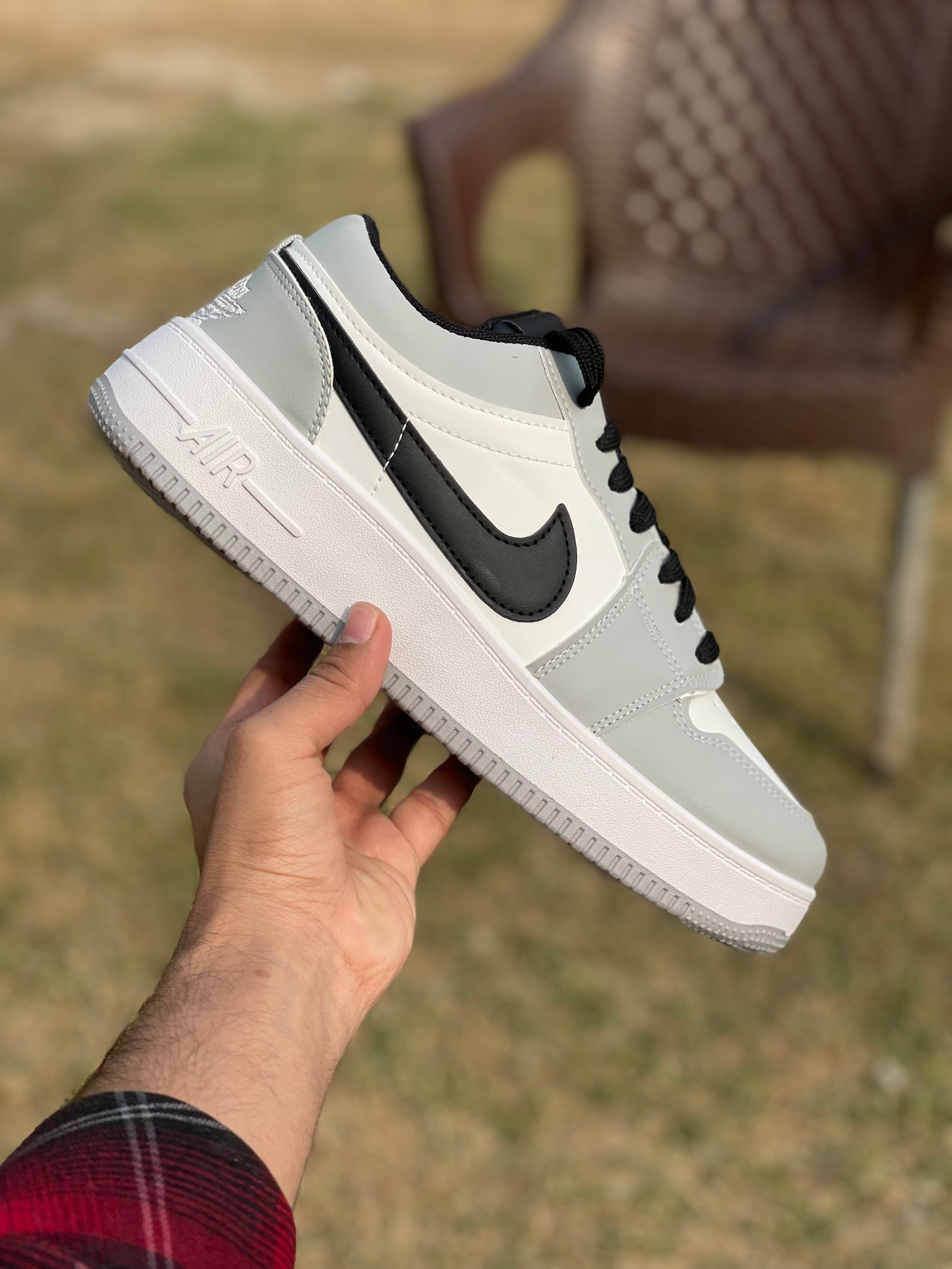 Sneaker white and grey