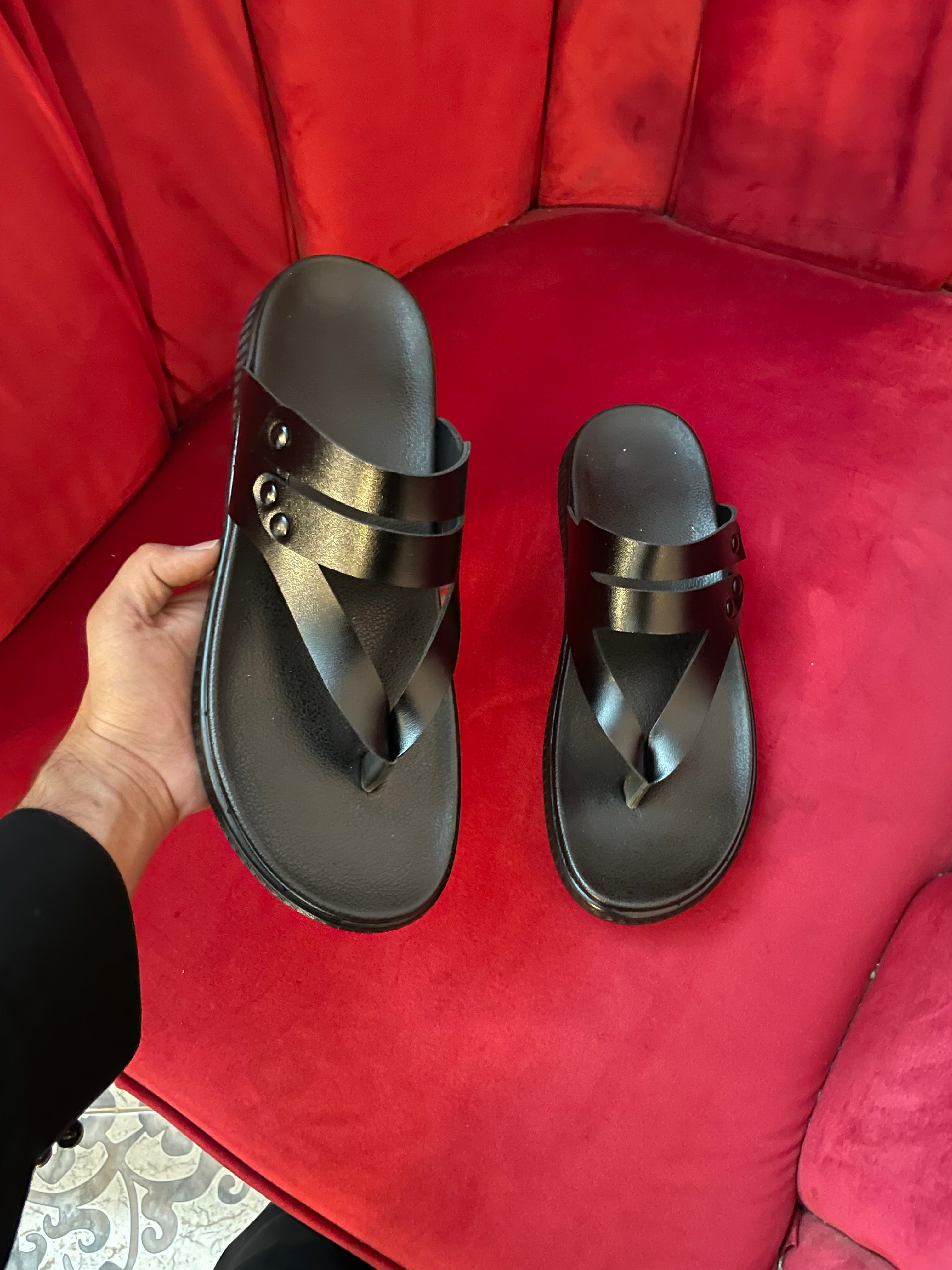 V black 001